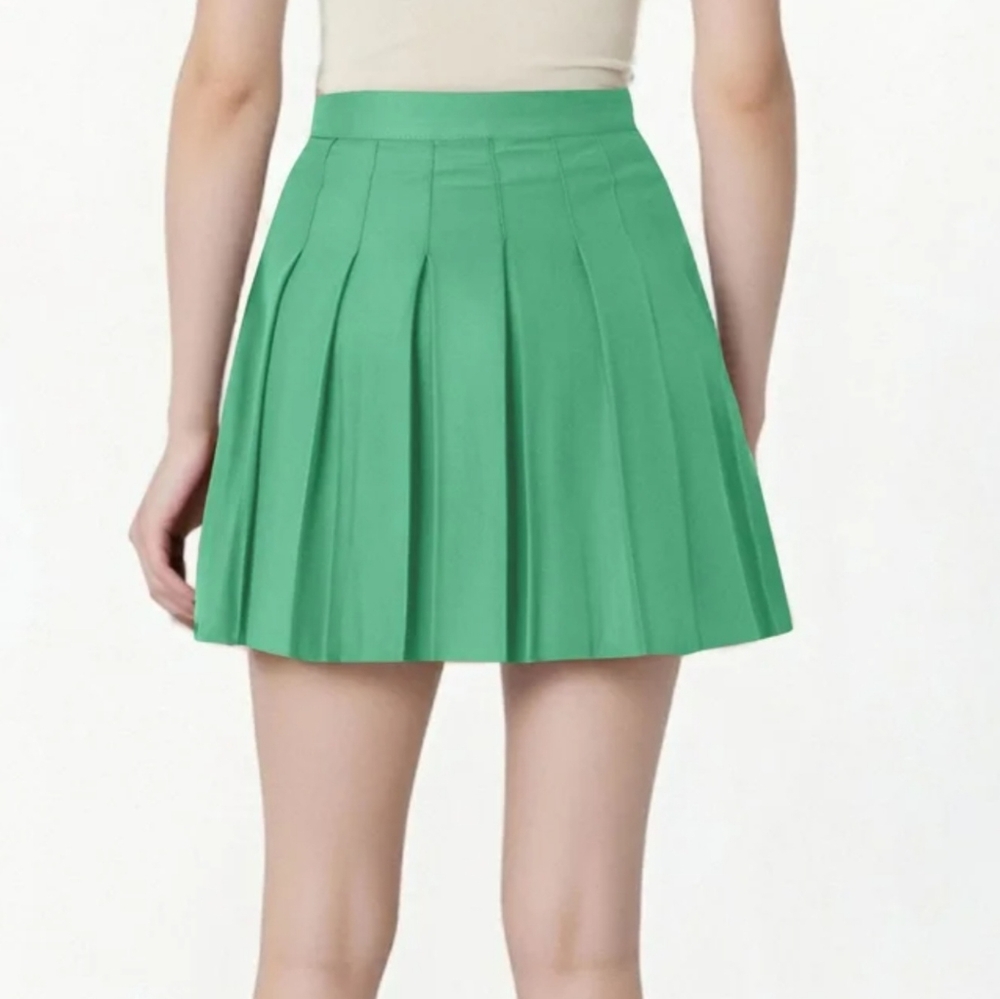 Green Pleated Women's Tennis Skirt - Picture 3 of 5